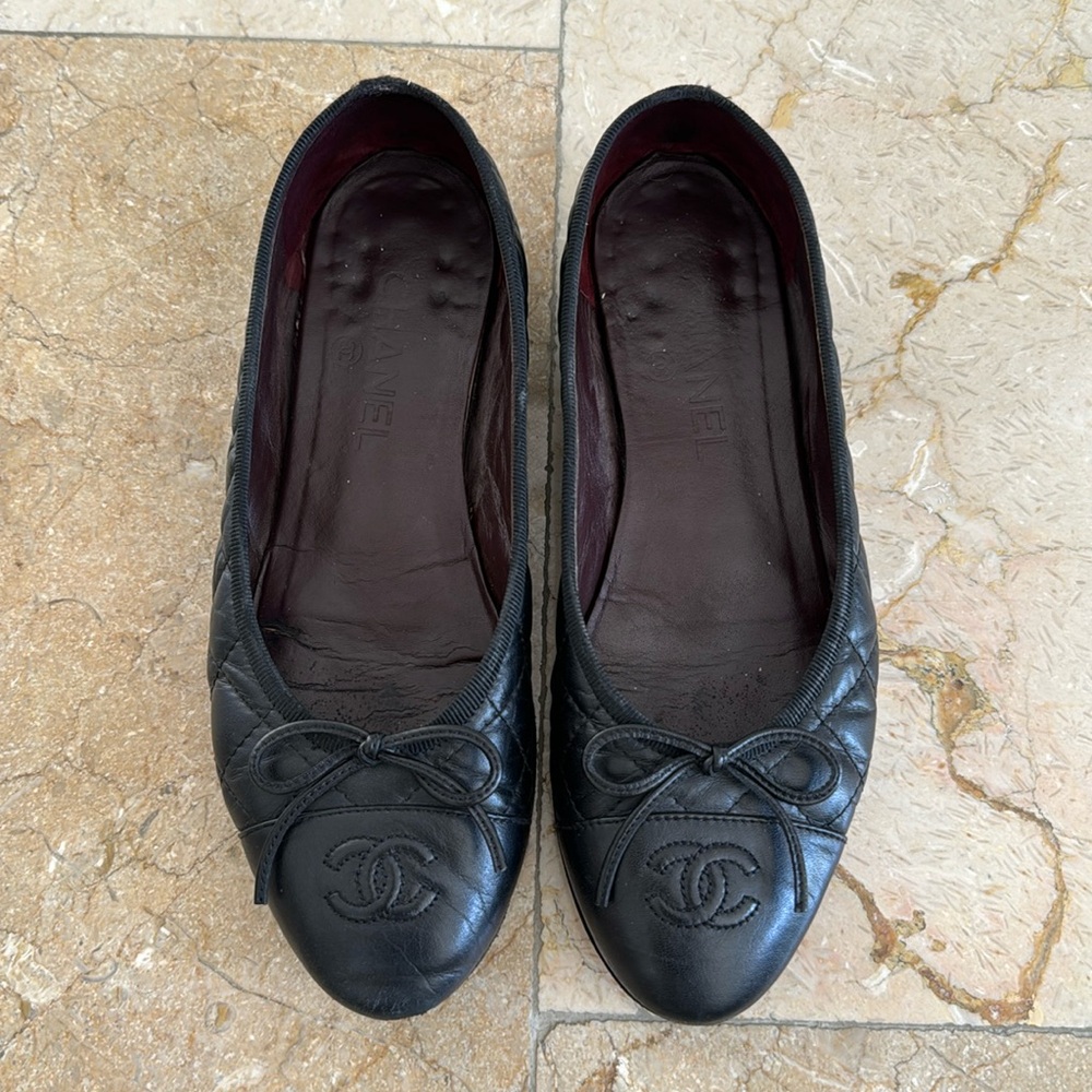 CHANEL flats